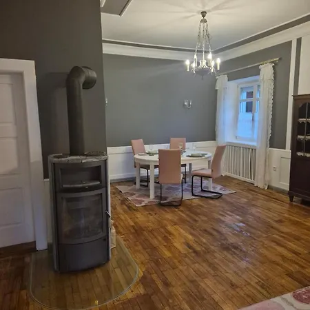 Meyer Apartmán *